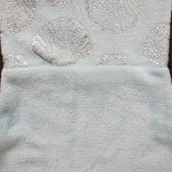 Mermaid Tail Blanket - Picture 3 of 3